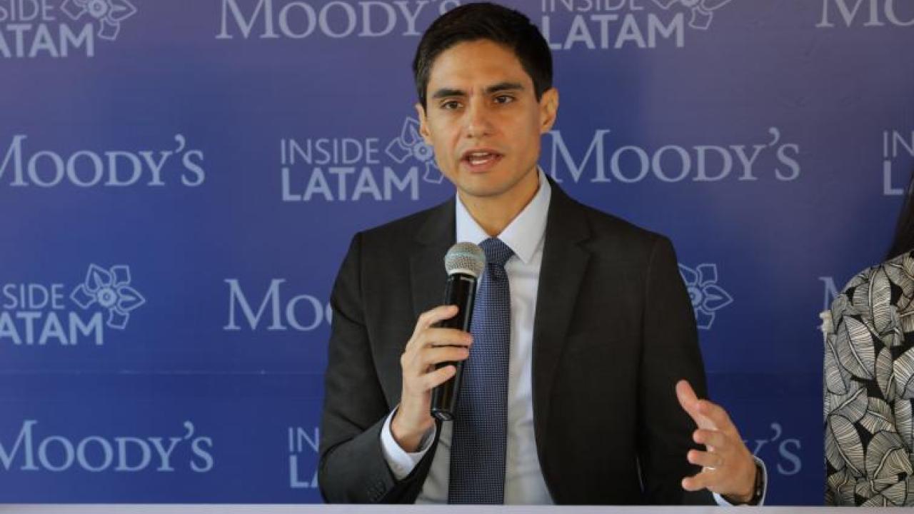 Moody’s anuncia revisión a la calificación soberana de México