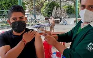 colegios-mano-amiga-docentes-de-mano-amiga-puebla-reciben-la-vacuna