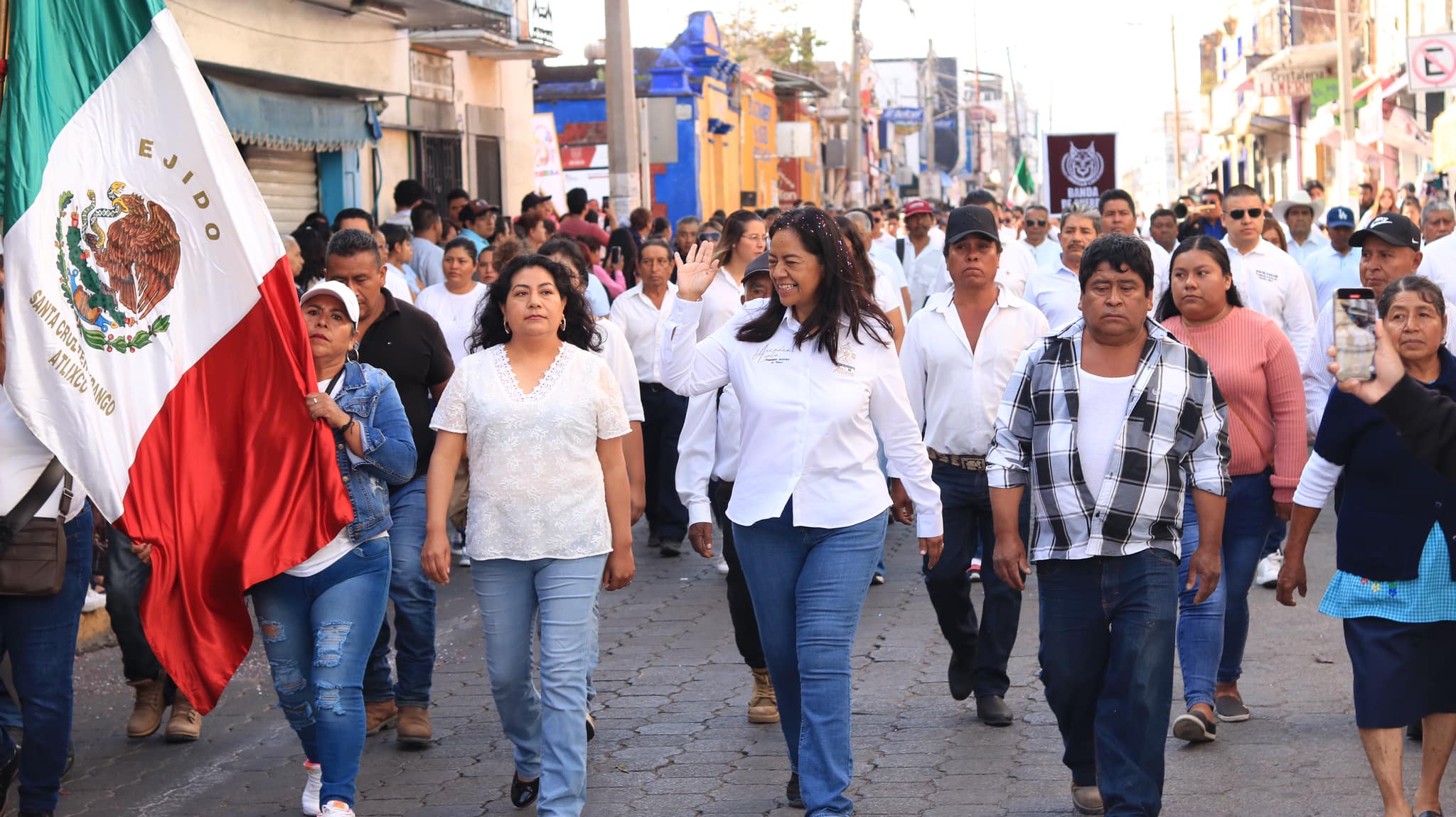 Ariadna Ayala encabezó el desfile del 20 de noviembre