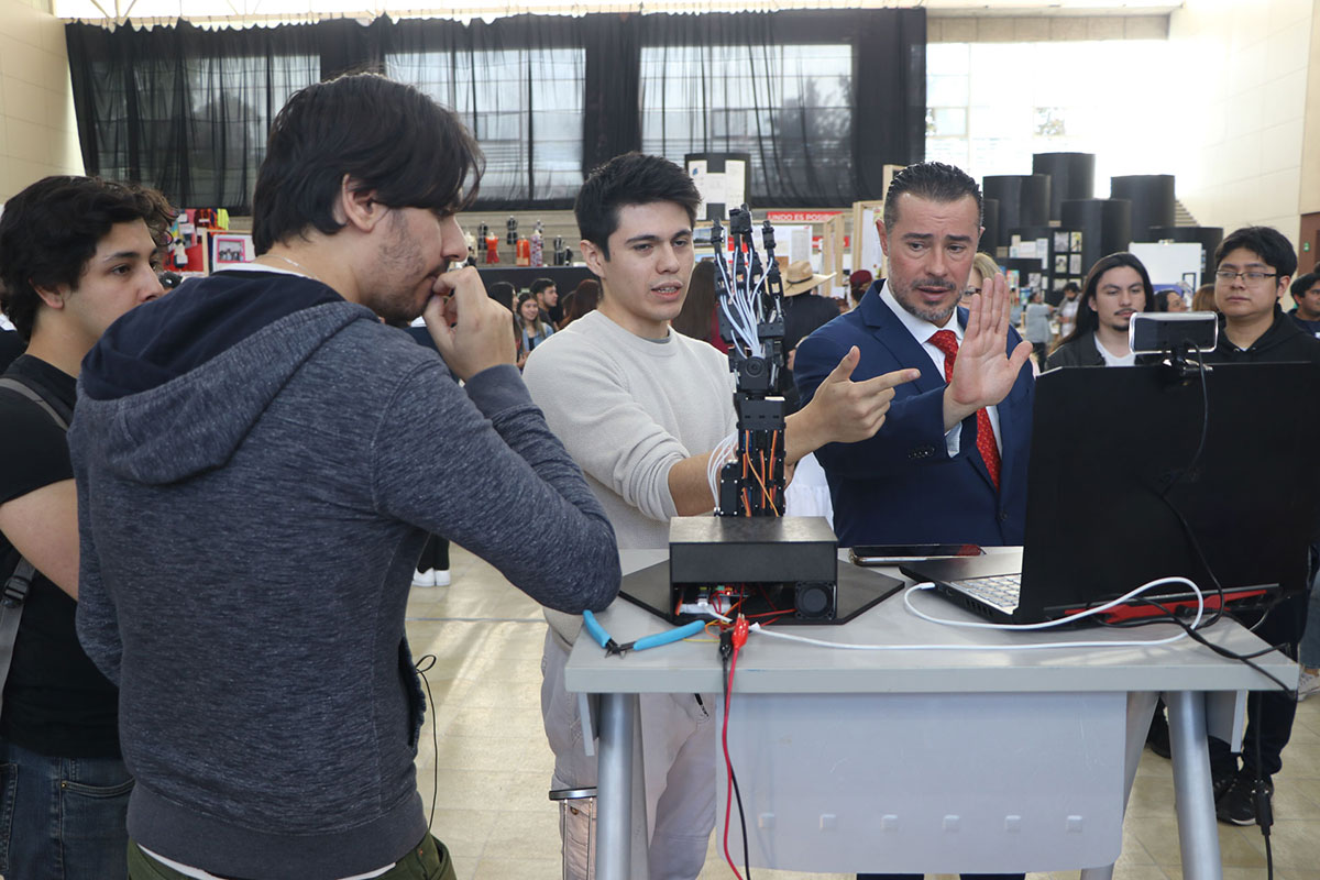 Mano biónica: futuro de la IA desde IBERO Puebla