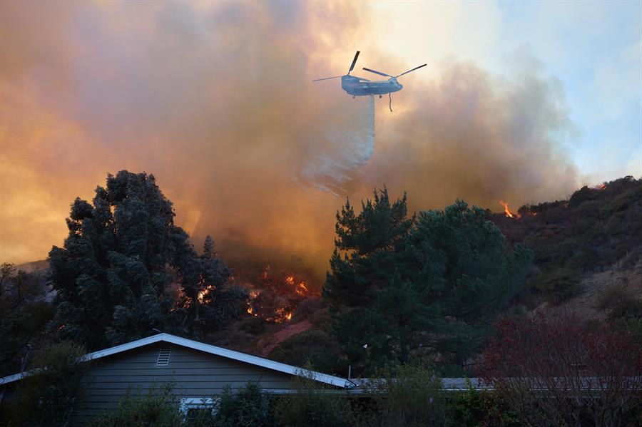 Aumenta a 24 la cifra de muertos por los incendios en Los Ángeles